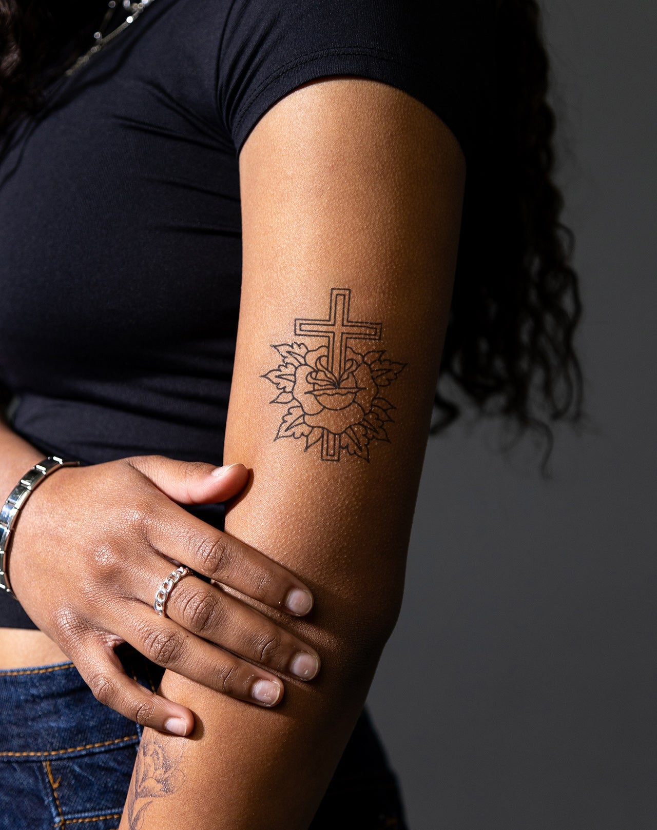Outlined Cross